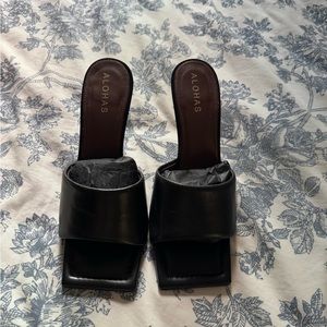 ALOHAS black puffy mule